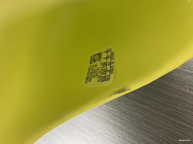 GX6138 Yeezy Adidas Slide Green 0730